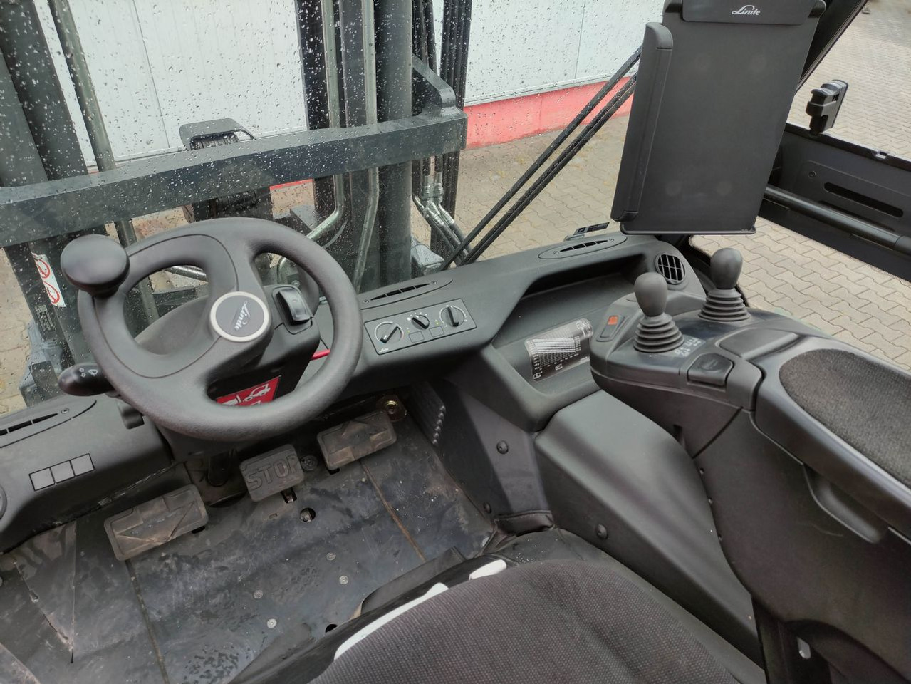 Linde E80-01-127 - Elektromos targonca: 5 kép. Linde E80-01-127 - Elektromos targonca: 5 kép.