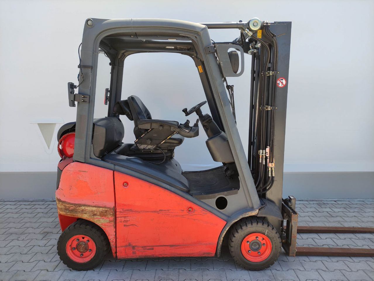 Linde H16T-01-391 (SE NEU) - Villás targonca: 2 kép. Linde H16T-01-391 (SE NEU) - Villás targonca: 2 kép.