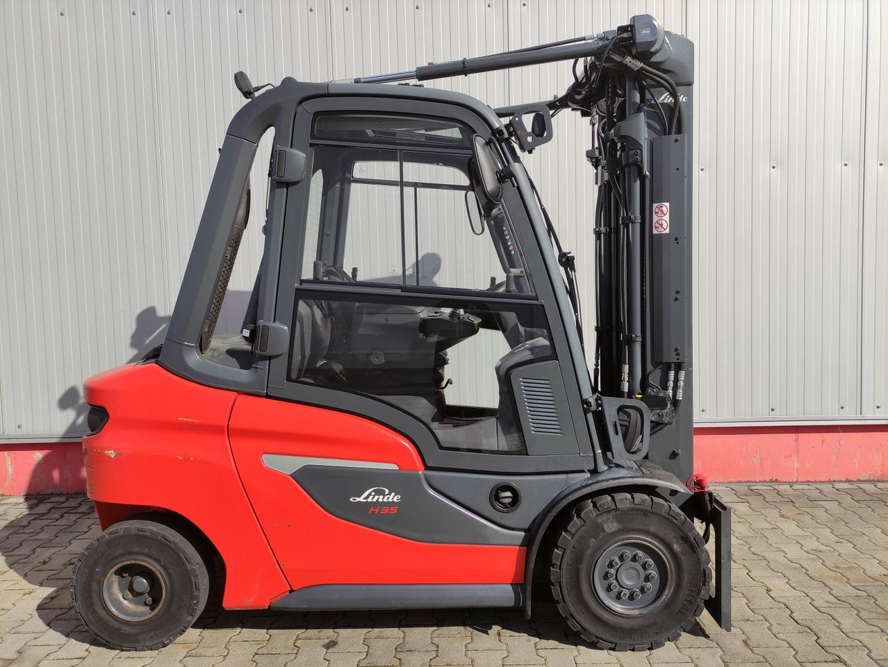 Linde H35-01-120 - Dízel targonca: 2 kép. Linde H35-01-120 - Dízel targonca: 2 kép.