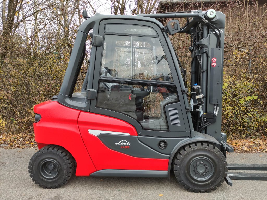 Linde H35D-01-120 - Dízel targonca: 2 kép. Linde H35D-01-120 - Dízel targonca: 2 kép.