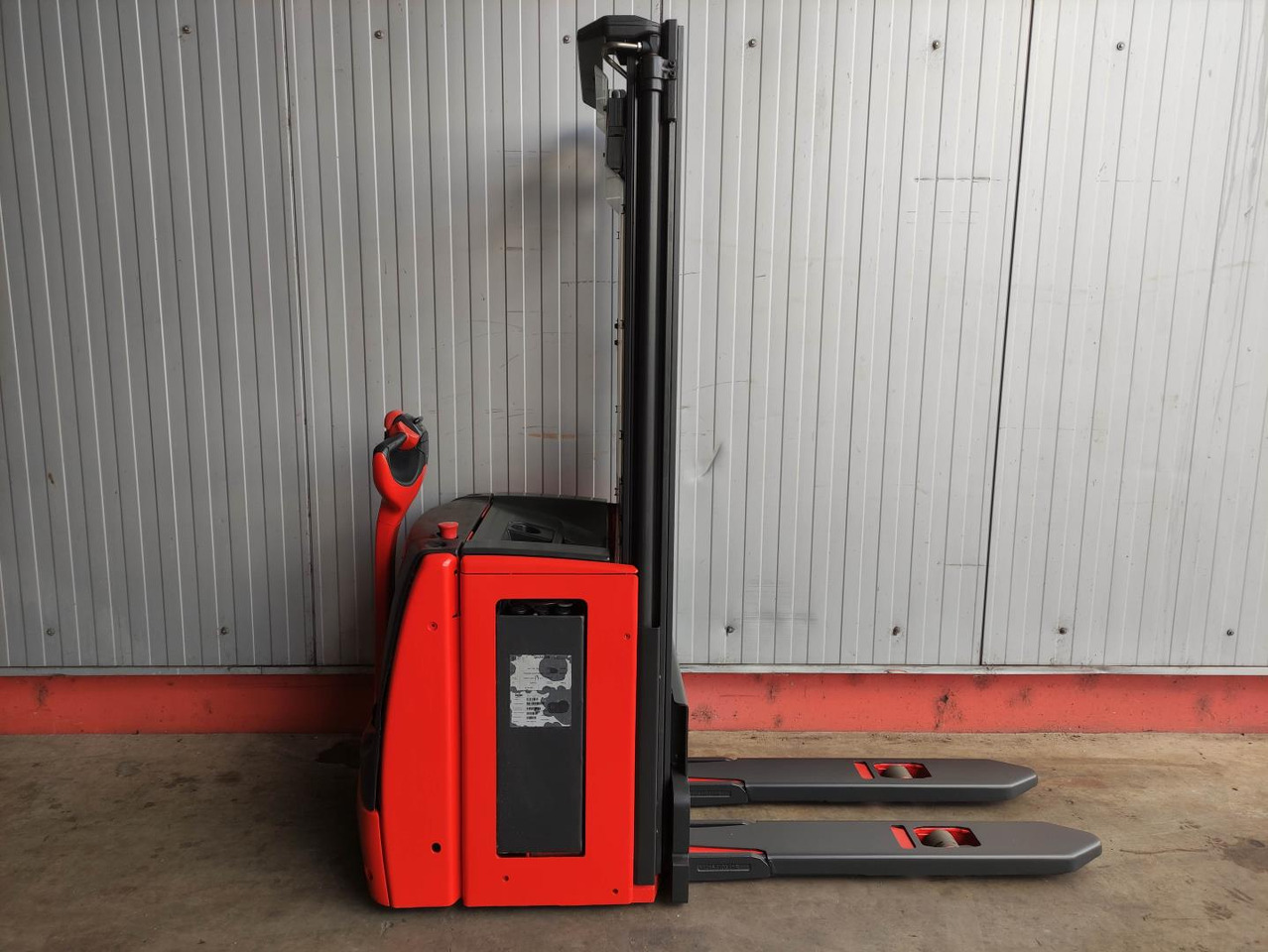 Linde L14-1173 (LACK NEU) - Emelőtargoncá: 2 kép. Linde L14-1173 (LACK NEU) - Emelőtargoncá: 2 kép.