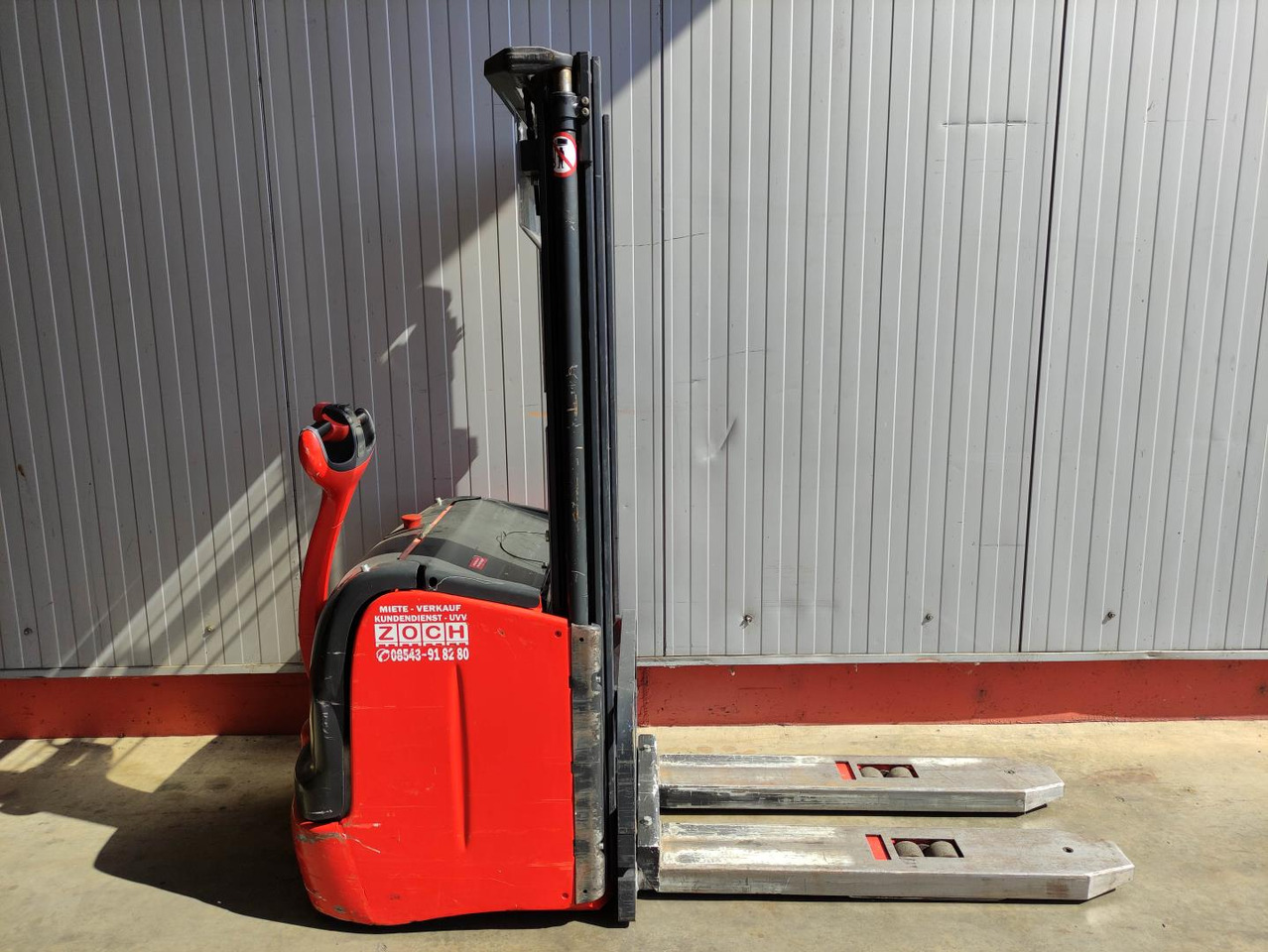 Linde L14-372 - Emelőtargoncá: 2 kép. Linde L14-372 - Emelőtargoncá: 2 kép.