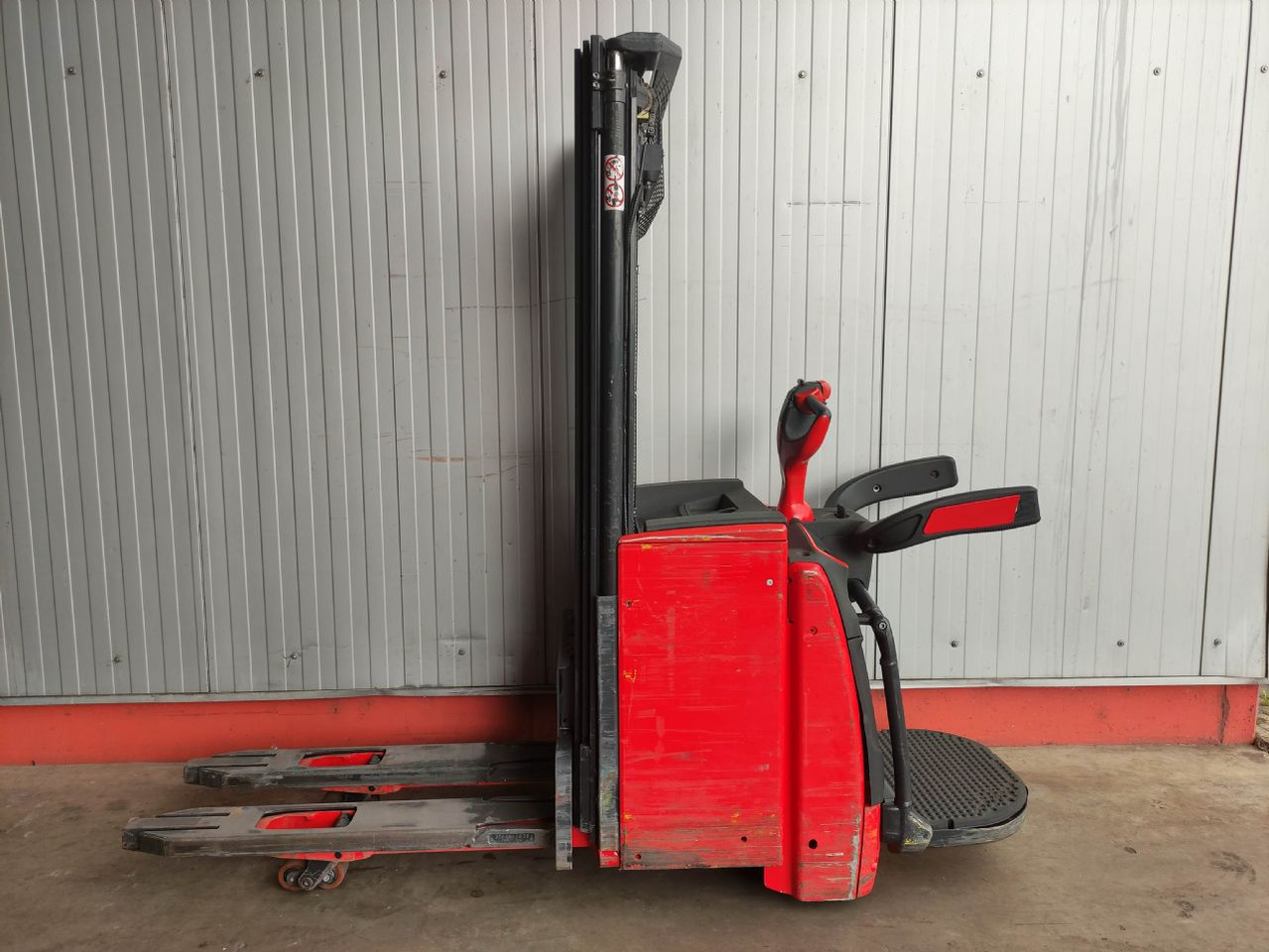 Linde L14 APi - Emelőtargoncá: 1 kép. Linde L14 APi - Emelőtargoncá: 1 kép.