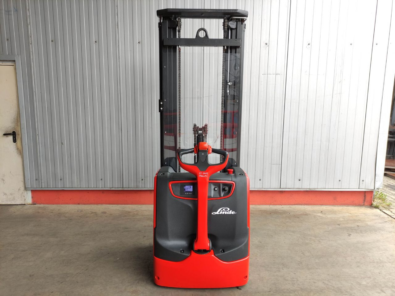 Linde L14i-1173 - Emelőtargoncá: 4 kép. Linde L14i-1173 - Emelőtargoncá: 4 kép.