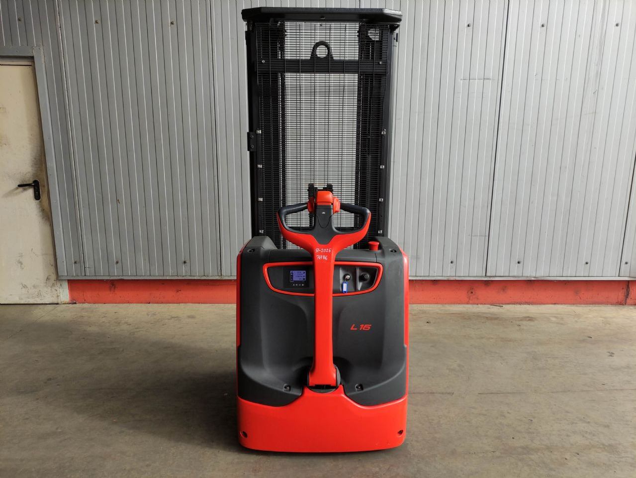 Linde L16-1173 (LACK NEU) - Emelőtargoncá: 4 kép. Linde L16-1173 (LACK NEU) - Emelőtargoncá: 4 kép.