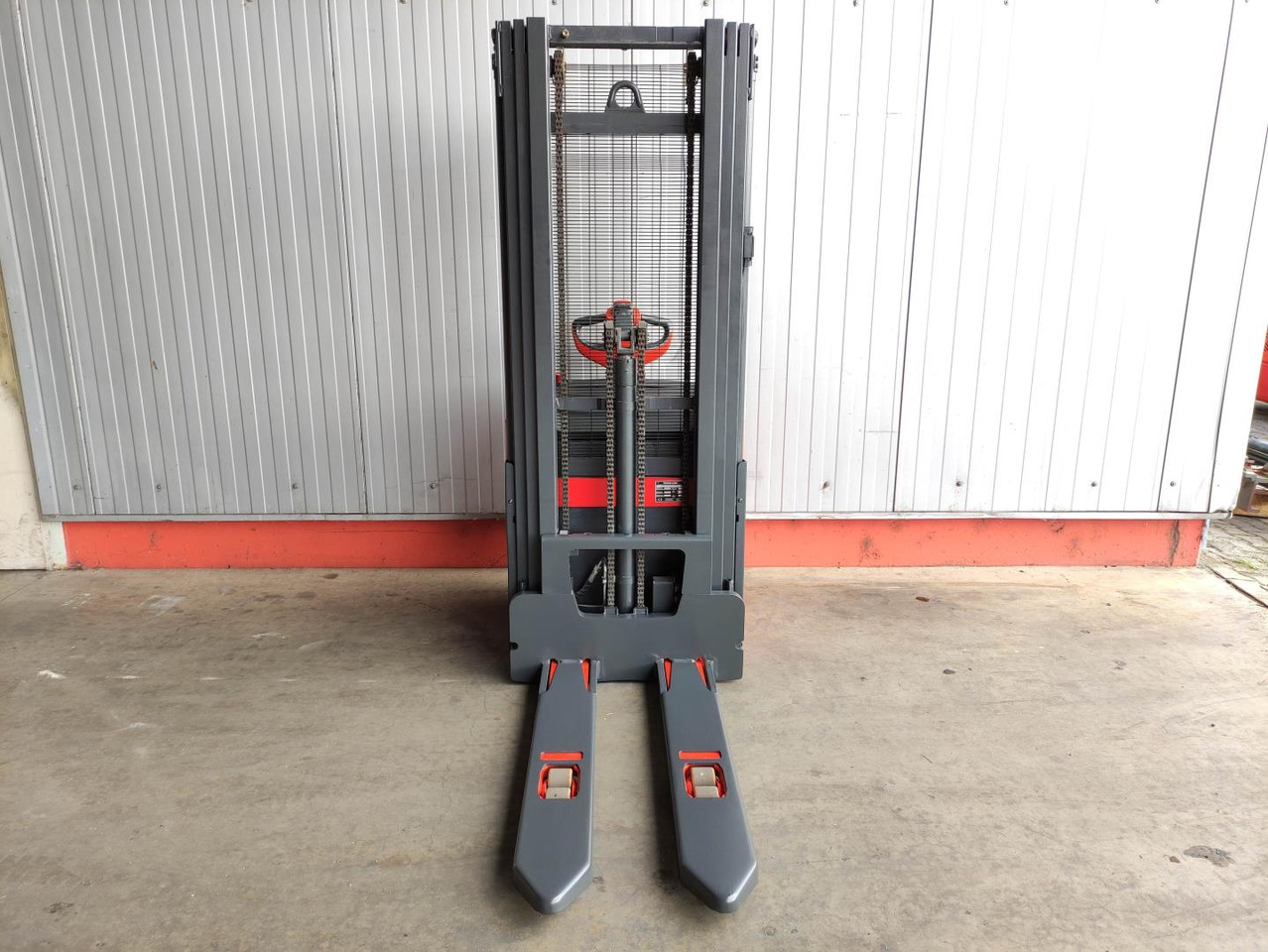 Linde L16-1173 - Emelőtargoncá: 3 kép. Linde L16-1173 - Emelőtargoncá: 3 kép.