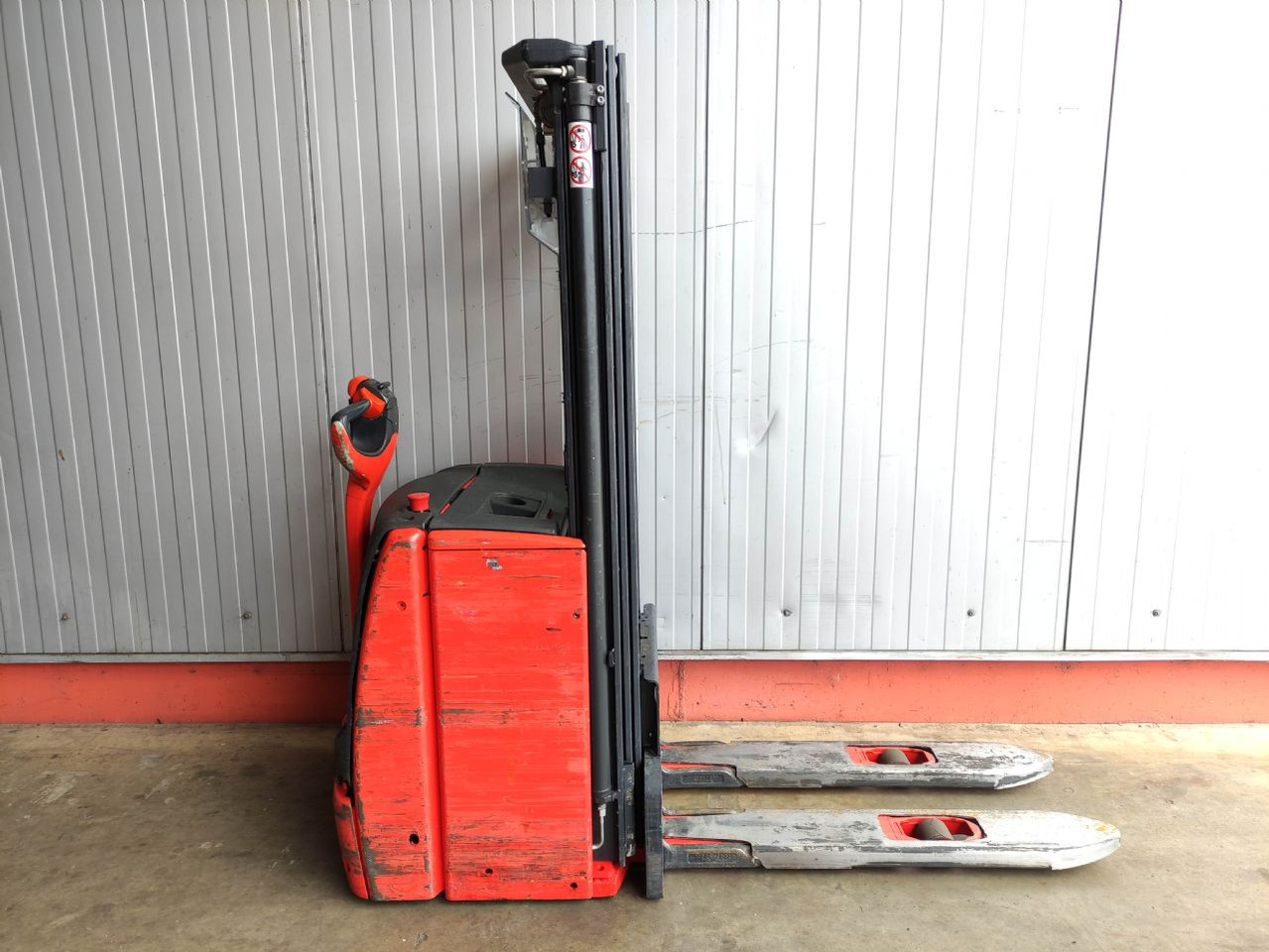 Linde L16-1173 - Emelőtargoncá: 2 kép. Linde L16-1173 - Emelőtargoncá: 2 kép.