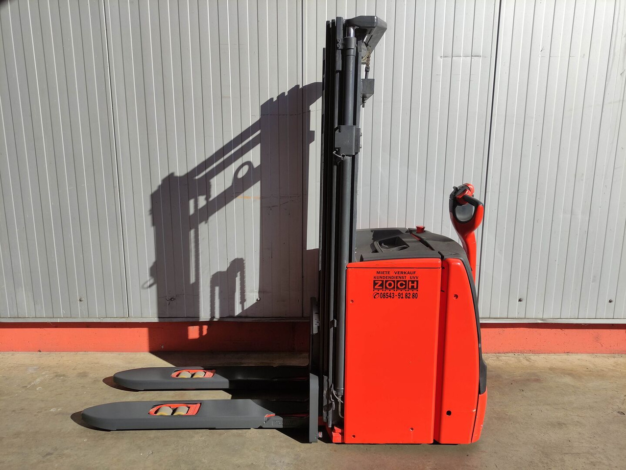 Linde L16-1173 - Emelőtargoncá: 1 kép. Linde L16-1173 - Emelőtargoncá: 1 kép.