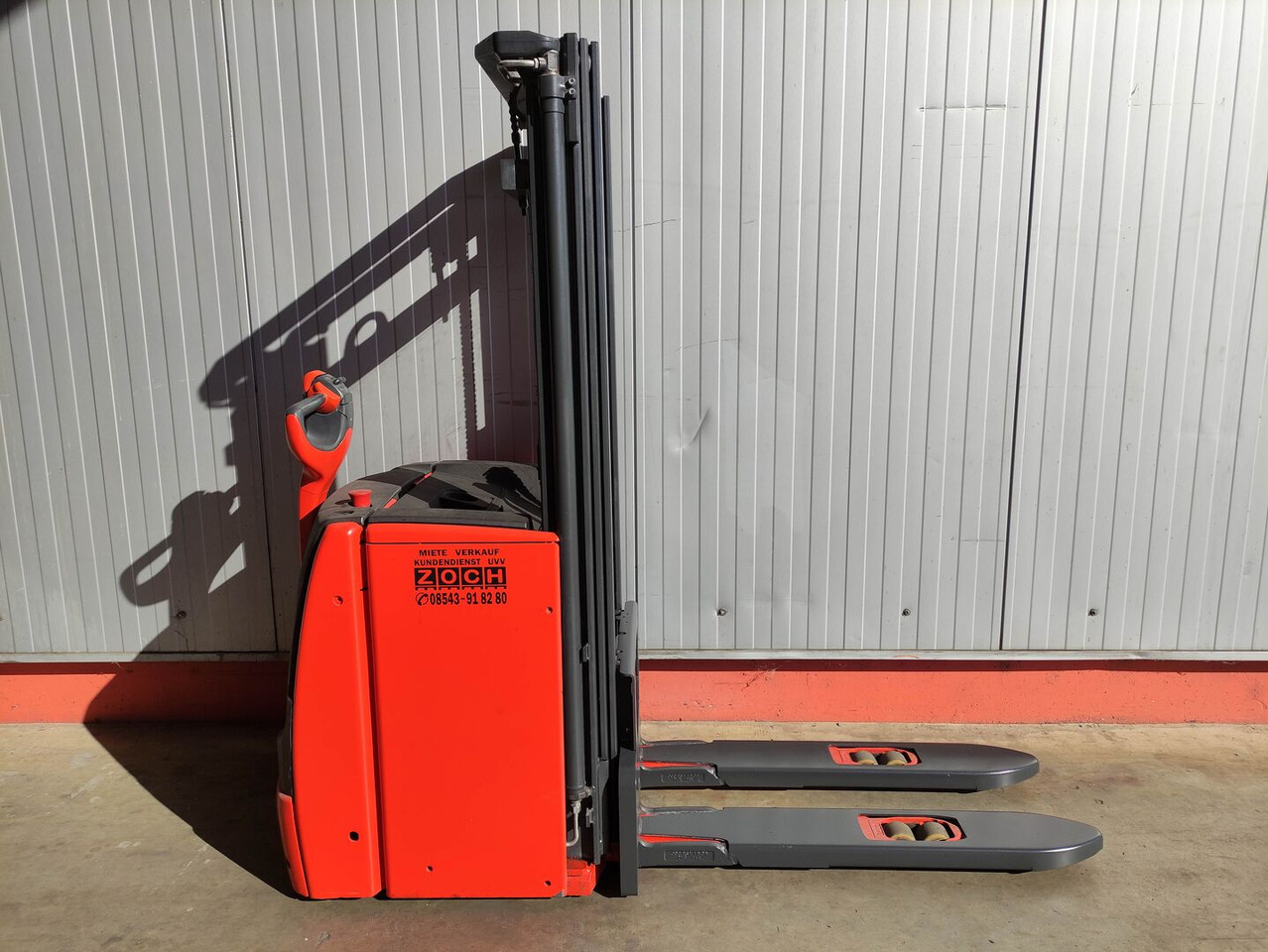 Linde L16-1173 - Emelőtargoncá: 2 kép. Linde L16-1173 - Emelőtargoncá: 2 kép.