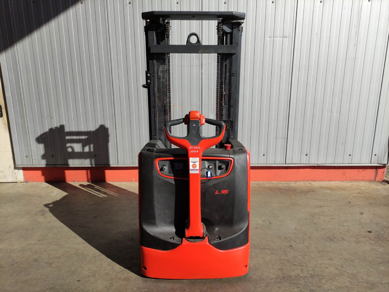 Linde L16-1173 - Emelőtargoncá: 4 kép. Linde L16-1173 - Emelőtargoncá: 4 kép.