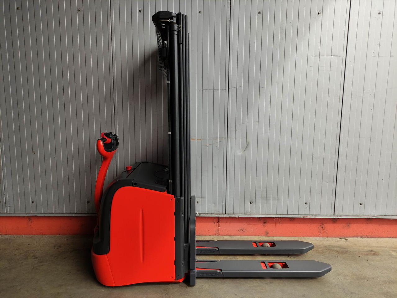 Linde L16-372 (LACK NEU) - Emelőtargoncá: 2 kép. Linde L16-372 (LACK NEU) - Emelőtargoncá: 2 kép.