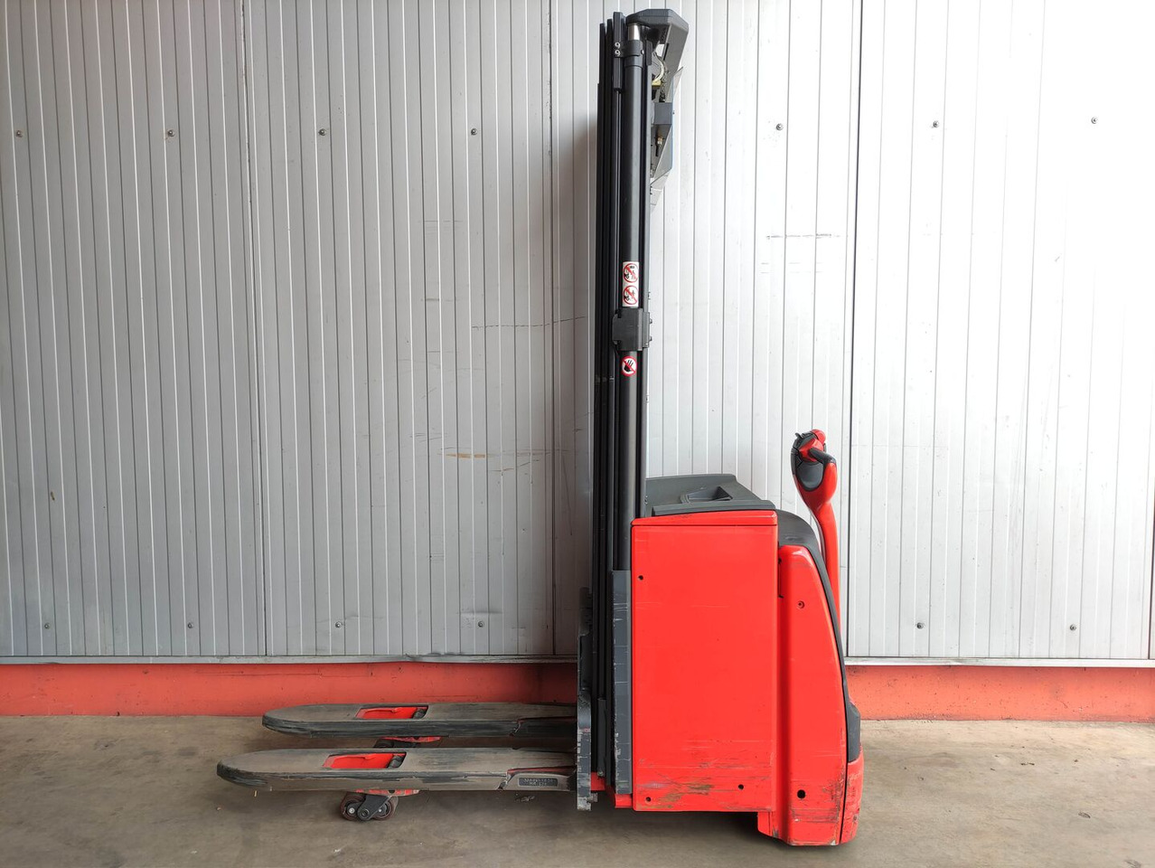 Linde L16i-1173 - Emelőtargoncá: 1 kép. Linde L16i-1173 - Emelőtargoncá: 1 kép.