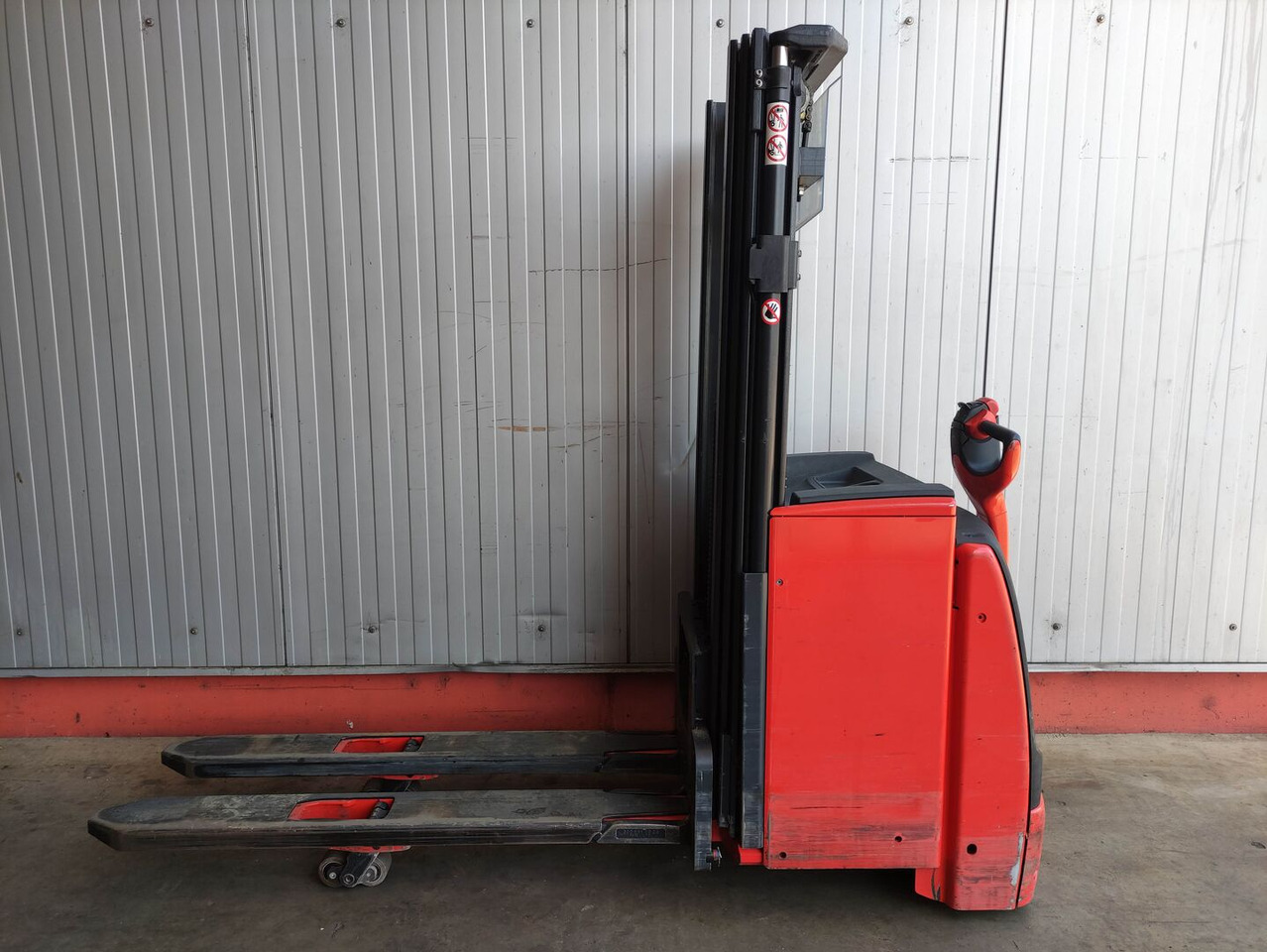 Linde L16i-1173 - Emelőtargoncá: 1 kép. Linde L16i-1173 - Emelőtargoncá: 1 kép.