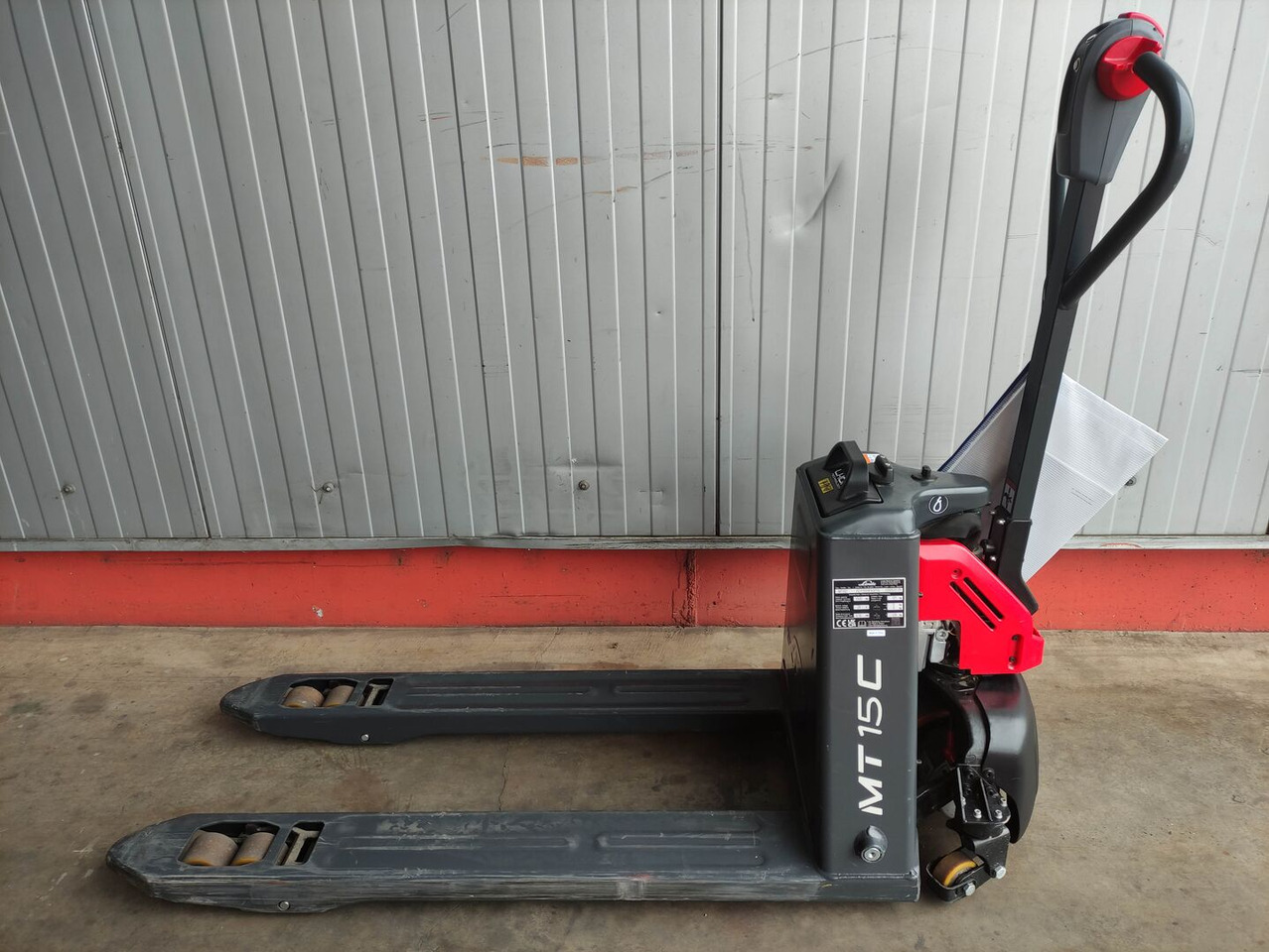 Linde MT15C - Kézi raklapemelő: 1 kép. Linde MT15C - Kézi raklapemelő: 1 kép.