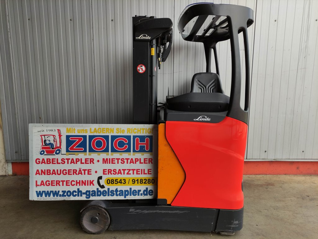 Linde R10B-01-112 - Tolóoszlopos targoncá: 1 kép. Linde R10B-01-112 - Tolóoszlopos targoncá: 1 kép.