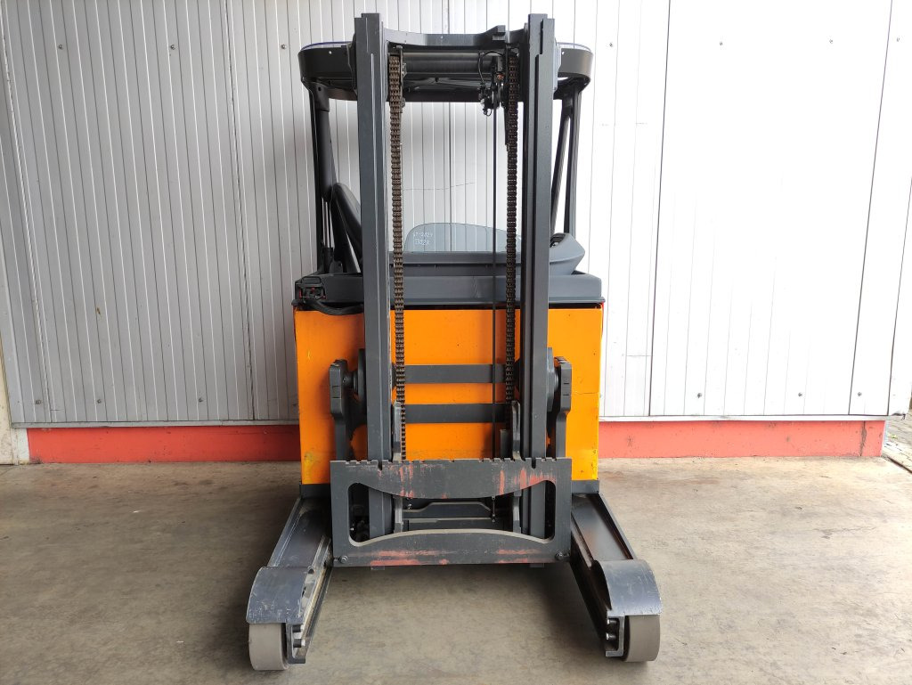Linde R10B-01-112 - Tolóoszlopos targoncá: 3 kép. Linde R10B-01-112 - Tolóoszlopos targoncá: 3 kép.