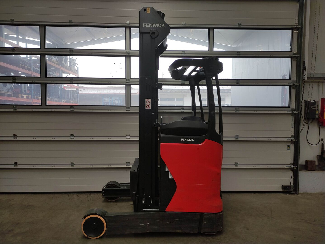 Linde R14-01-1120 - Tolóoszlopos targoncá: 1 kép. Linde R14-01-1120 - Tolóoszlopos targoncá: 1 kép.