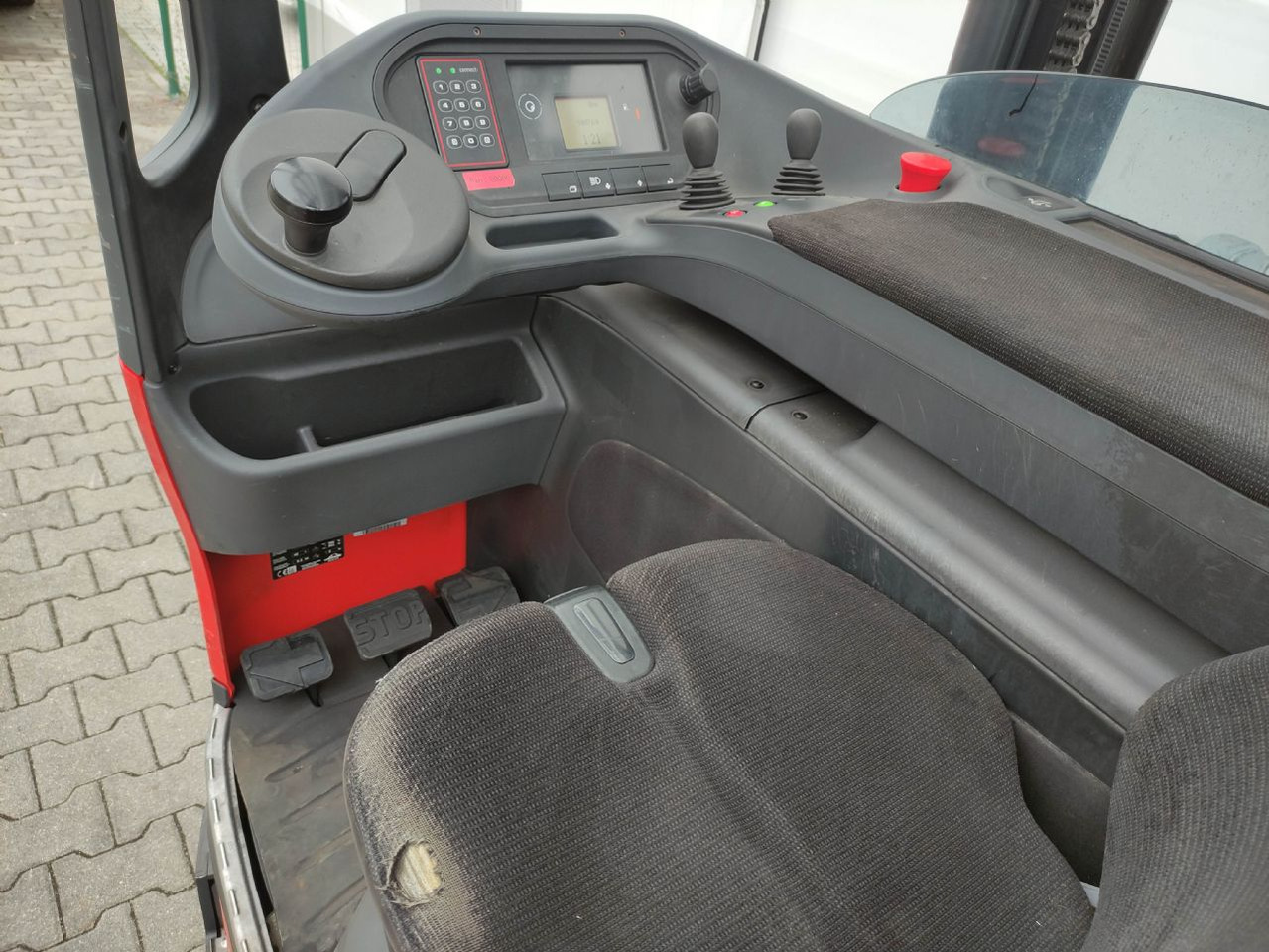Linde R14G-01-1120 - Tolóoszlopos targoncá: 5 kép. Linde R14G-01-1120 - Tolóoszlopos targoncá: 5 kép.