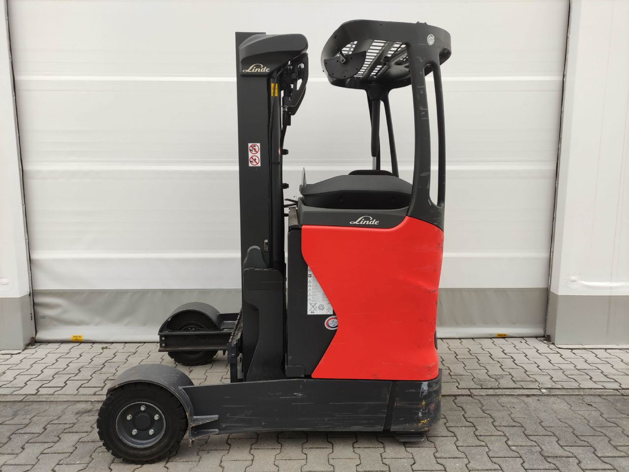 Linde R14G-01-1120 - Tolóoszlopos targoncá: 1 kép. Linde R14G-01-1120 - Tolóoszlopos targoncá: 1 kép.
