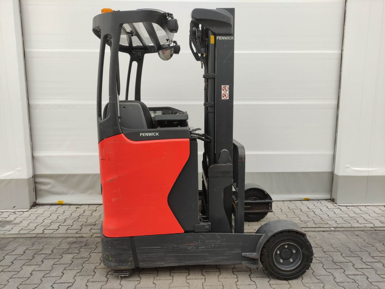 Linde R16G-01-1120 - Tolóoszlopos targoncá: 2 kép. Linde R16G-01-1120 - Tolóoszlopos targoncá: 2 kép.