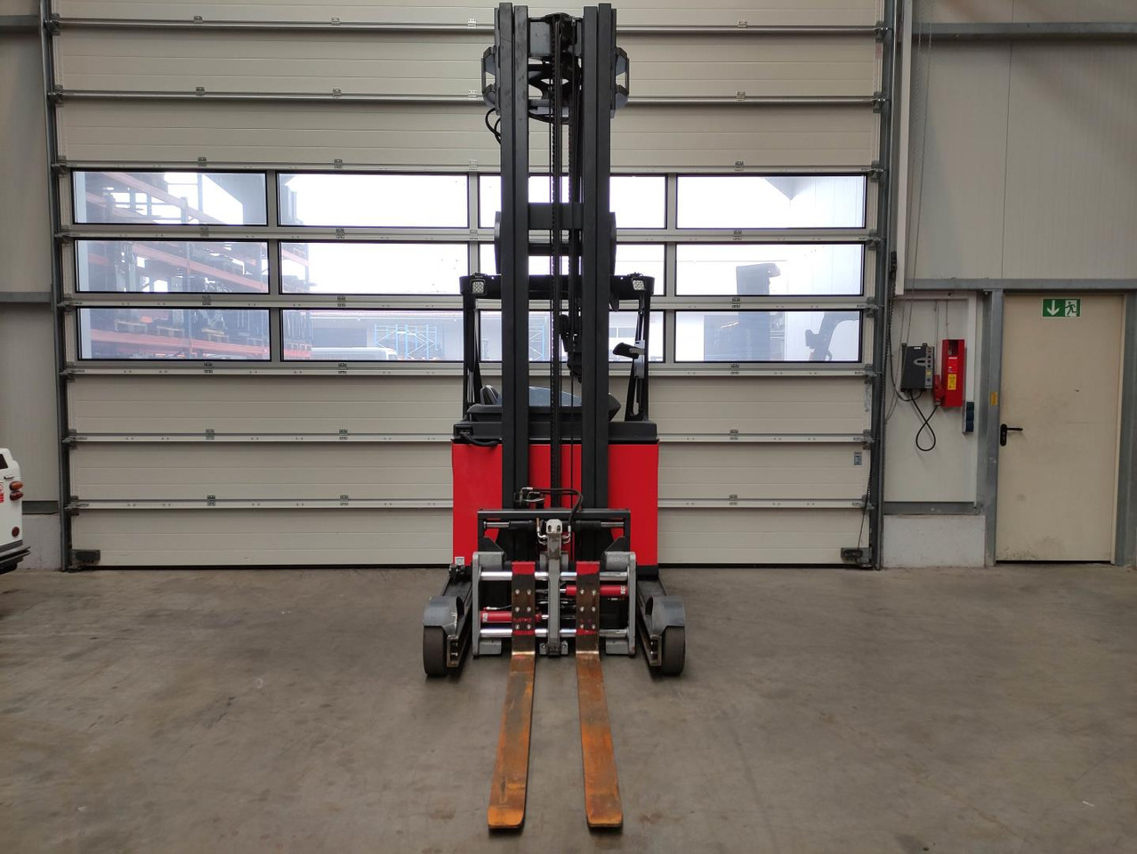 Linde R20-1120 - Tolóoszlopos targoncá: 3 kép. Linde R20-1120 - Tolóoszlopos targoncá: 3 kép.