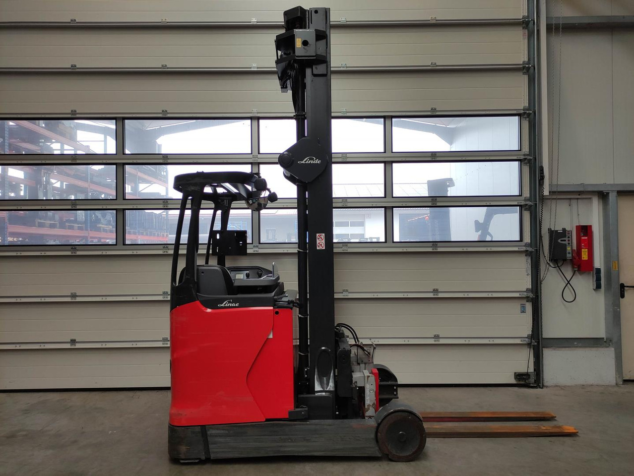 Linde R20-1120 - Tolóoszlopos targoncá: 2 kép. Linde R20-1120 - Tolóoszlopos targoncá: 2 kép.