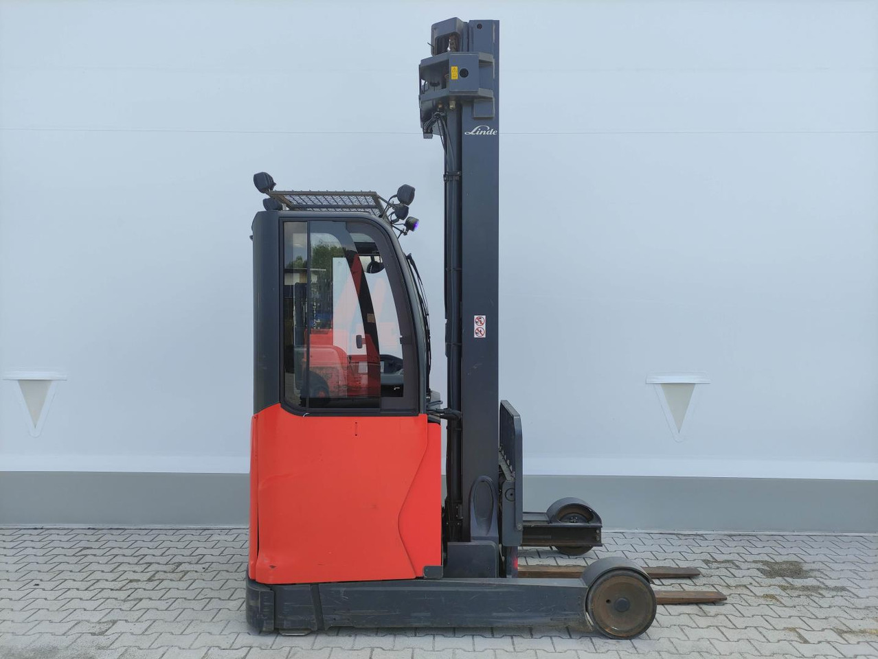 Linde R25-01-112 - Tolóoszlopos targoncá: 2 kép. Linde R25-01-112 - Tolóoszlopos targoncá: 2 kép.