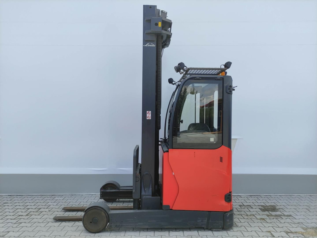 Linde R25-01-112 - Tolóoszlopos targoncá: 1 kép. Linde R25-01-112 - Tolóoszlopos targoncá: 1 kép.