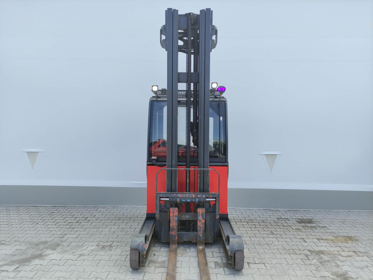 Linde R25-01-112 - Tolóoszlopos targoncá: 3 kép. Linde R25-01-112 - Tolóoszlopos targoncá: 3 kép.
