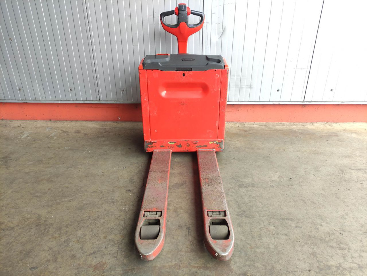 Linde T16-1152 - Kézi raklapemelő: 3 kép. Linde T16-1152 - Kézi raklapemelő: 3 kép.