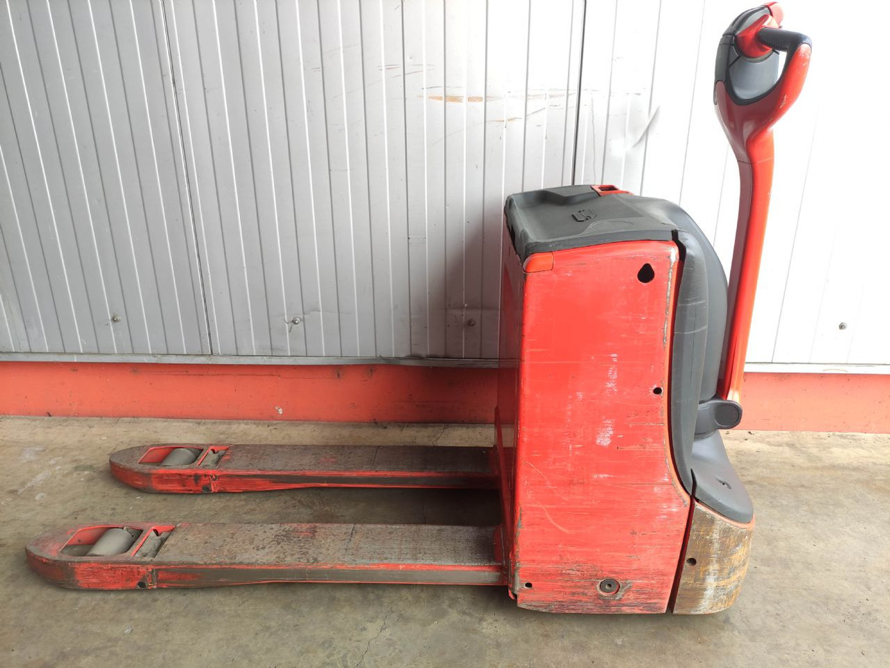 Linde T16-1152 - Kézi raklapemelő: 1 kép. Linde T16-1152 - Kézi raklapemelő: 1 kép.