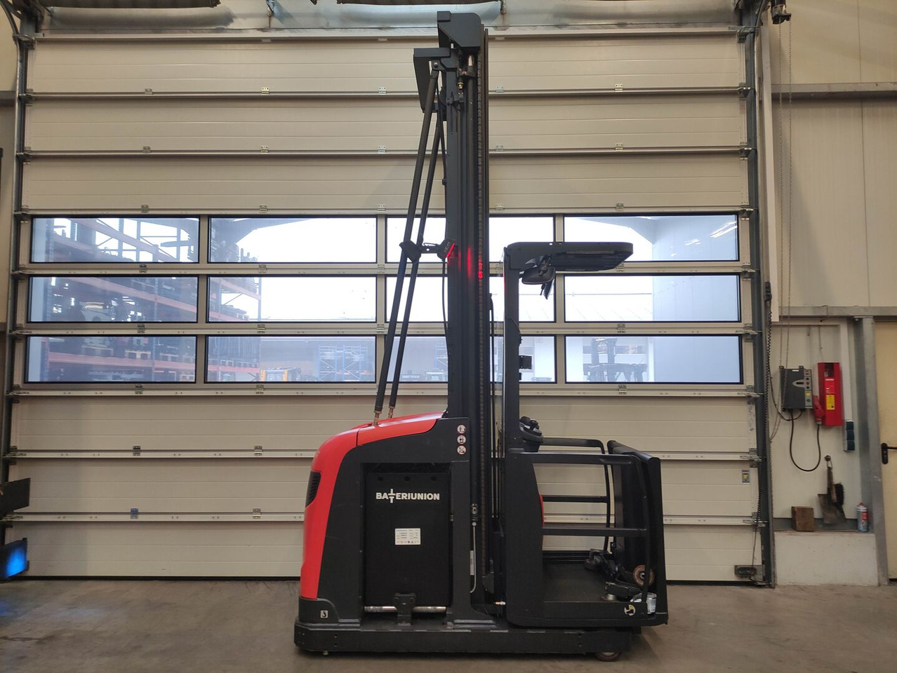 Linde V Modular - Komissiózó targoncá: 2 kép. Linde V Modular - Komissiózó targoncá: 2 kép.