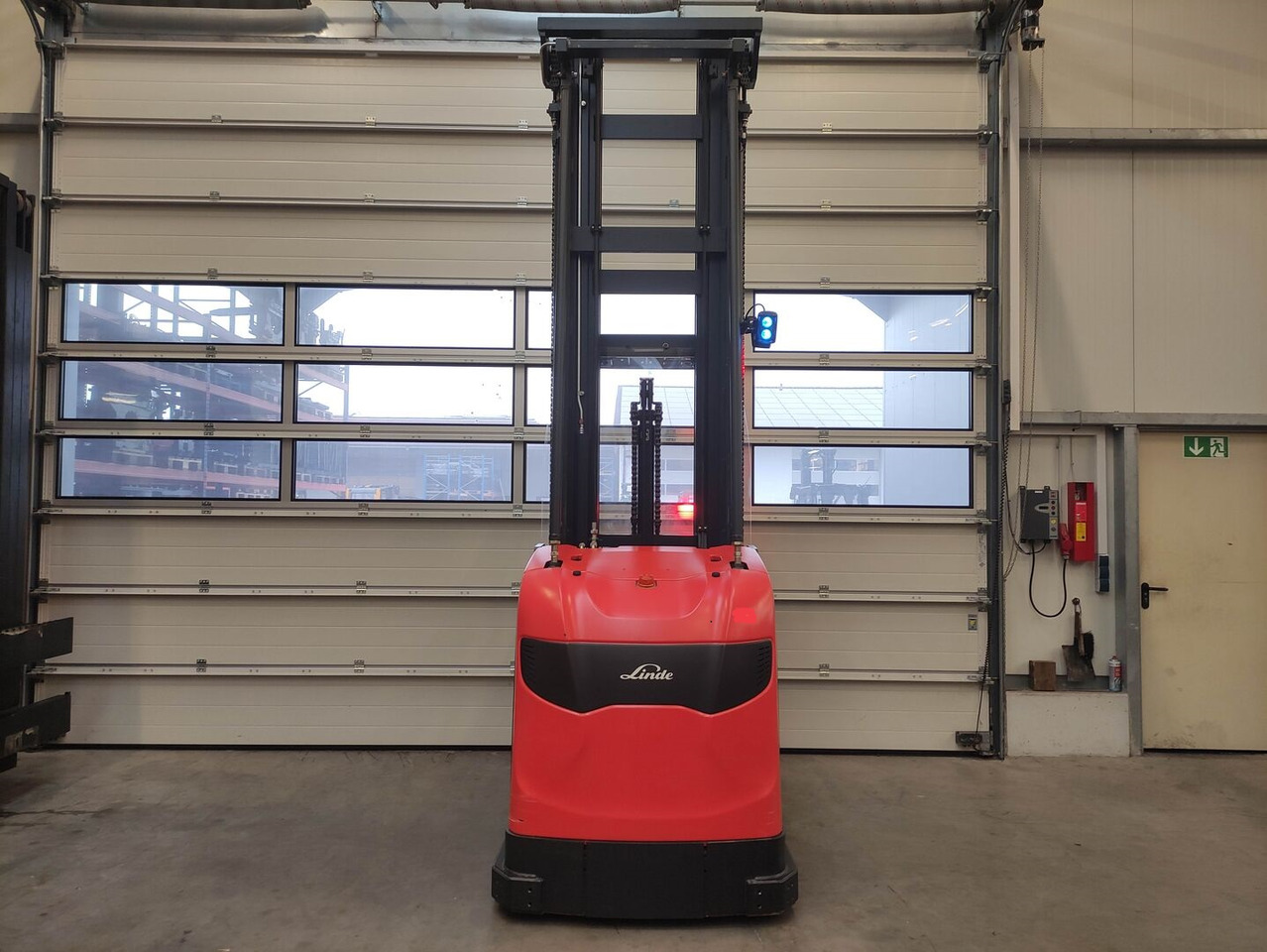Linde V Modular - Komissiózó targoncá: 4 kép. Linde V Modular - Komissiózó targoncá: 4 kép.