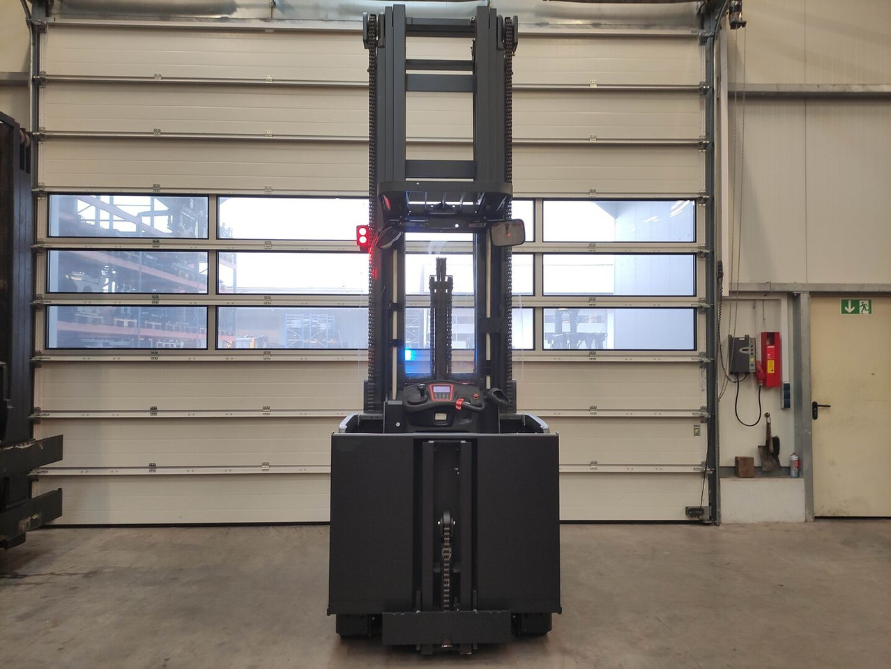 Linde V Modular - Komissiózó targoncá: 3 kép. Linde V Modular - Komissiózó targoncá: 3 kép.