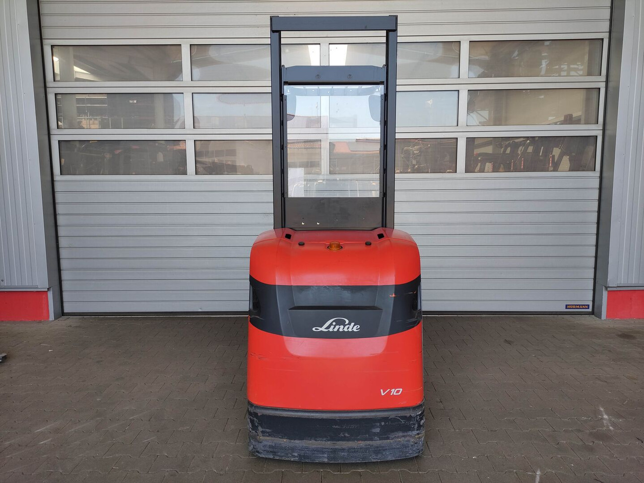 Linde V10-02 - Komissiózó targoncá: 3 kép. Linde V10-02 - Komissiózó targoncá: 3 kép.