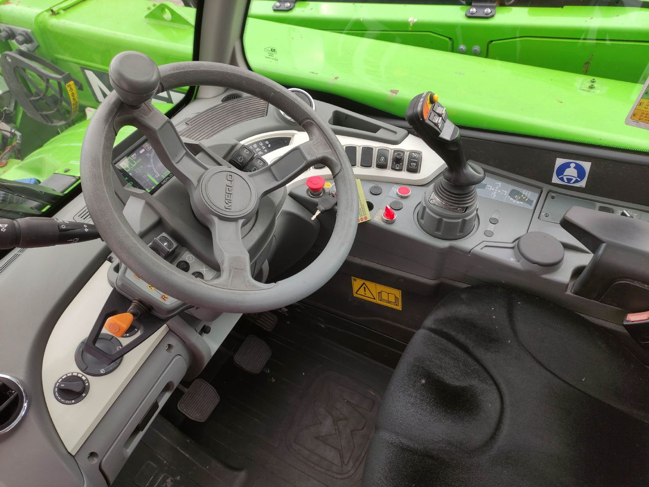 Merlo TF35.7-140 - 40 km/h - Teleszkópos rakodó: 5 kép. Merlo TF35.7-140 - 40 km/h - Teleszkópos rakodó: 5 kép.