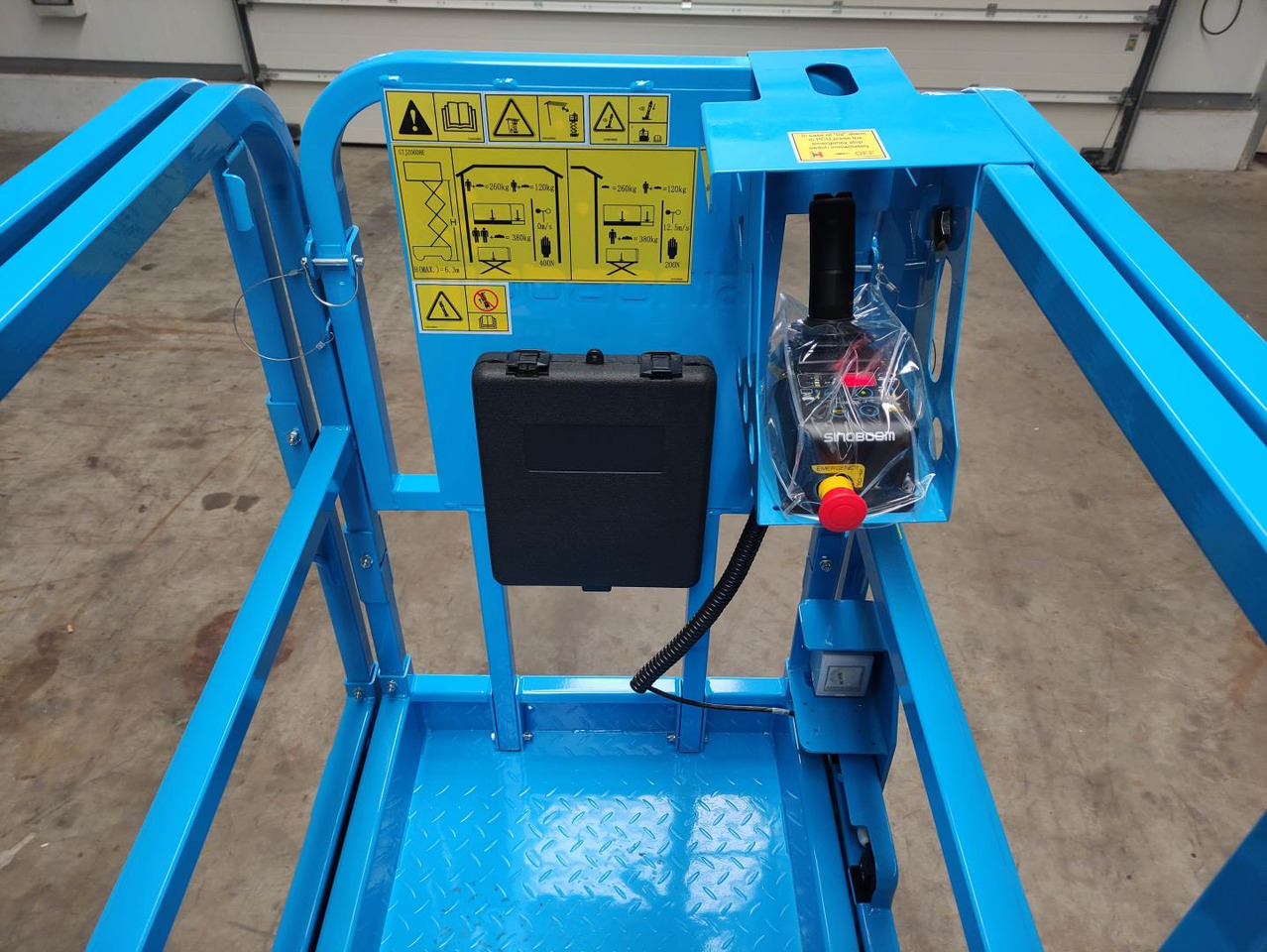 Sinoboom 2132E/GTJZ0608E - Ollós emelő: 2 kép. Sinoboom 2132E/GTJZ0608E - Ollós emelő: 2 kép.