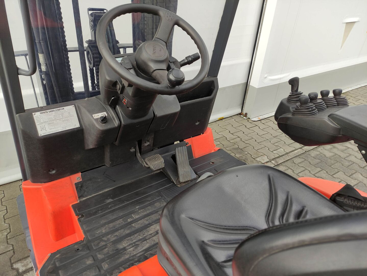 Toyota 7FBMF20 - Elektromos targonca: 5 kép. Toyota 7FBMF20 - Elektromos targonca: 5 kép.