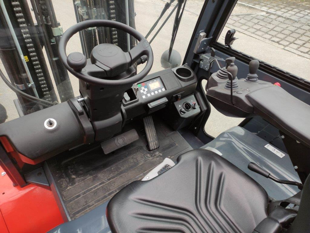 Toyota 8FBMT50 - Elektromos targonca: 5 kép. Toyota 8FBMT50 - Elektromos targonca: 5 kép.
