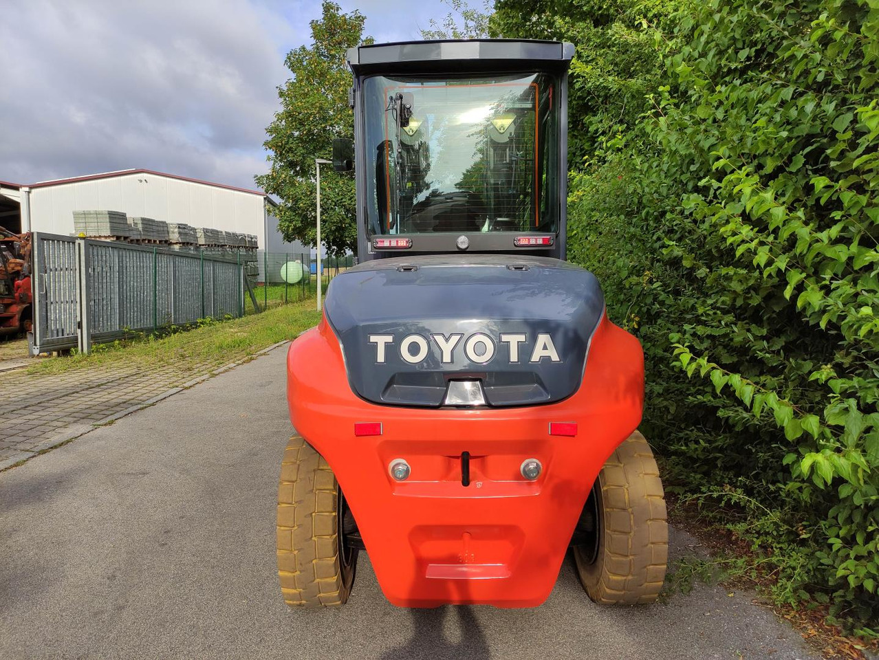 Toyota 9FBH80T900 - Elektromos targonca: 4 kép. Toyota 9FBH80T900 - Elektromos targonca: 4 kép.