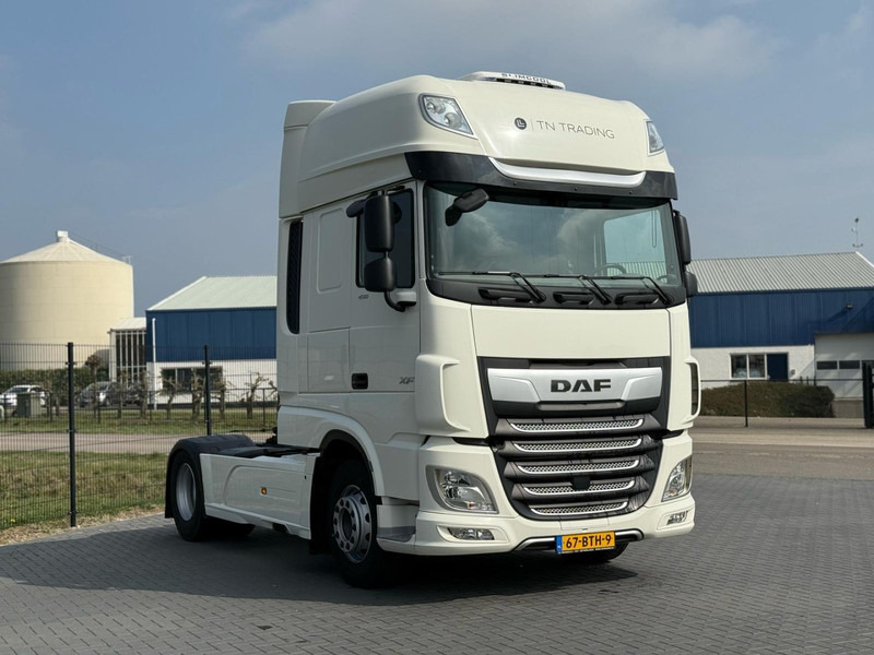 DAF XF 450 STAND KLIMA, FULL SPOILER, 2X BED, NL TRUCK. - Nyergesvontató: 1 kép. DAF XF 450 STAND KLIMA, FULL SPOILER, 2X BED, NL TRUCK. - Nyergesvontató: 1 kép.