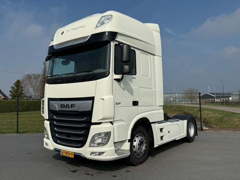 DAF XF 450 STAND KLIMA, FULL SPOILER, 2X BED, NL TRUCK. - Nyergesvontató: 2 kép. DAF XF 450 STAND KLIMA, FULL SPOILER, 2X BED, NL TRUCK. - Nyergesvontató: 2 kép.