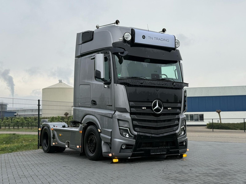 Mercedes-Benz 1863.630 SHOWTRUCK, VOLLUCHT, L PAKKET, HYDRAULIEK, TOPSTAAT. - Nyergesvontató: 2 kép. Mercedes-Benz 1863.630 SHOWTRUCK, VOLLUCHT, L PAKKET, HYDRAULIEK, TOPSTAAT. - Nyergesvontató: 2 kép.