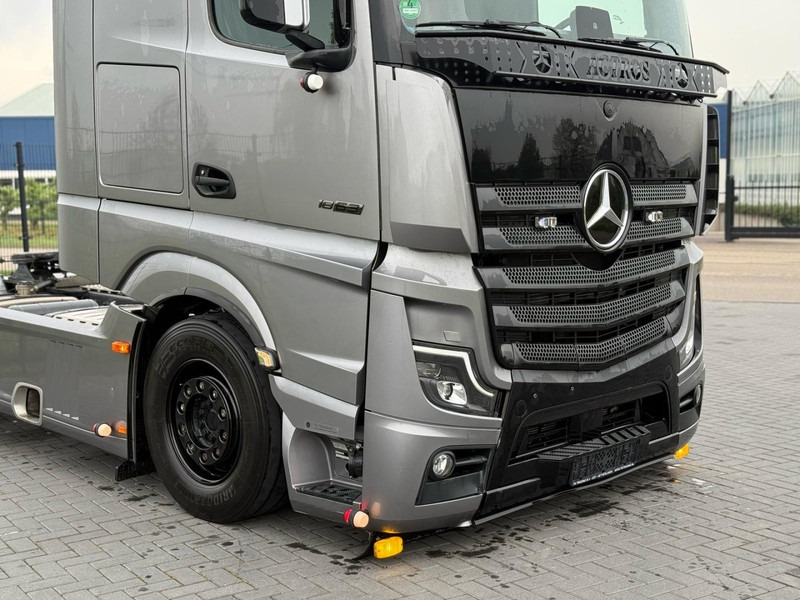Mercedes-Benz 1863.630 SHOWTRUCK, VOLLUCHT, L PAKKET, HYDRAULIEK, TOPSTAAT. - Nyergesvontató: 3 kép. Mercedes-Benz 1863.630 SHOWTRUCK, VOLLUCHT, L PAKKET, HYDRAULIEK, TOPSTAAT. - Nyergesvontató: 3 kép.