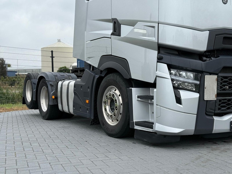 Renault T520 HIGH EVOLUTION, PTO PREP, DYN. STEERING, VOLLUCHT, 3.20WB, ALCOA, RETARDER, PARK COOL. - Nyergesvontató: 2 kép. Renault T520 HIGH EVOLUTION, PTO PREP, DYN. STEERING, VOLLUCHT, 3.20WB, ALCOA, RETARDER, PARK COOL. - Nyergesvontató: 2 kép.