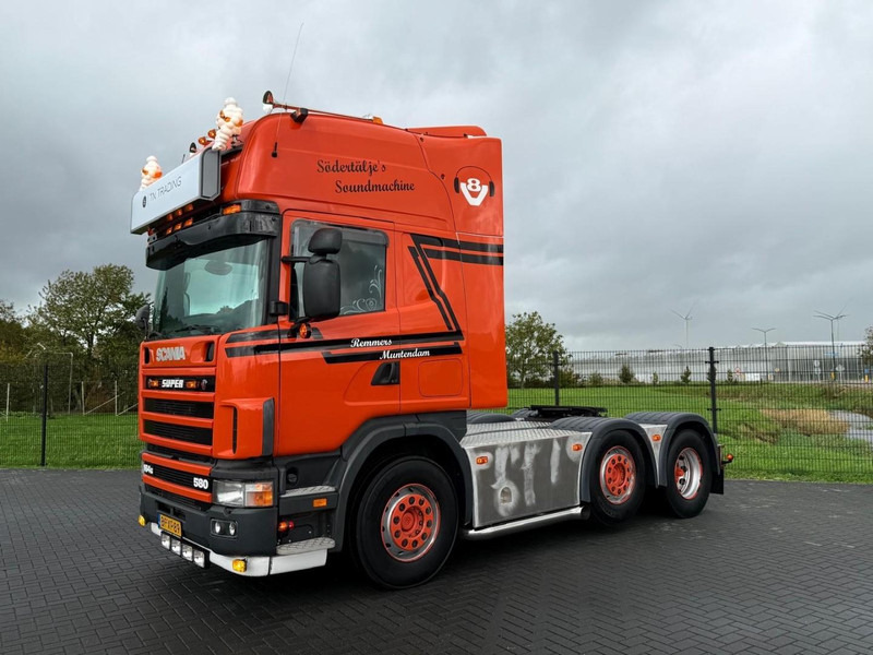 Scania R 164 GA 6X2/4 NA 580 SHOW TRUCK, GESTUURDE VOORLOPER, COMPLEET, TOP. - Nyergesvontató: 2 kép. Scania R 164 GA 6X2/4 NA 580 SHOW TRUCK, GESTUURDE VOORLOPER, COMPLEET, TOP. - Nyergesvontató: 2 kép.