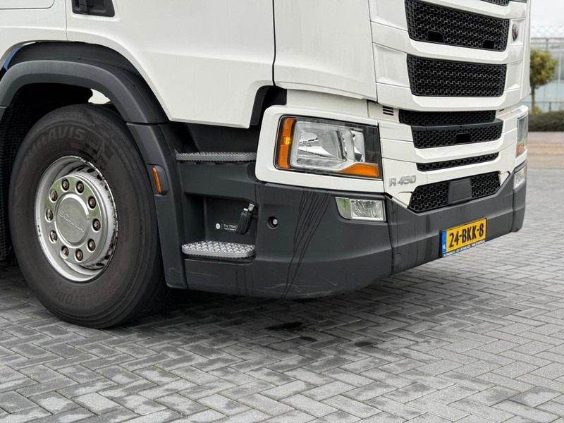 Scania R450 RETARDER, TWEE TANKS, GESTUURDE VOORLOPER, TOP! - Nyergesvontató: 4 kép. Scania R450 RETARDER, TWEE TANKS, GESTUURDE VOORLOPER, TOP! - Nyergesvontató: 4 kép.