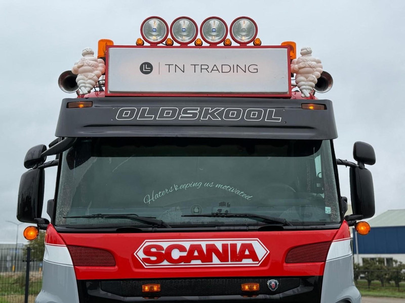 Scania R560 V8 SHOW, TOP, LEREN STOELEN, RETARDER, HANDGESCHAKELD. - Nyergesvontató: 4 kép. Scania R560 V8 SHOW, TOP, LEREN STOELEN, RETARDER, HANDGESCHAKELD. - Nyergesvontató: 4 kép.