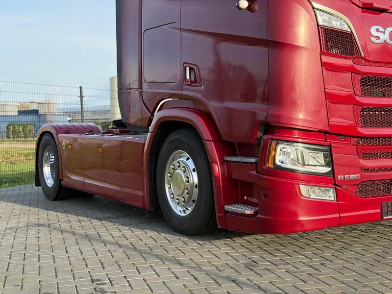 Scania R580 V8 NGS 2 TANKS, RETARDER, LEDER, ALU, VOLLUCHT, SMART V2, PARK COOL. - Nyergesvontató: 3 kép. Scania R580 V8 NGS 2 TANKS, RETARDER, LEDER, ALU, VOLLUCHT, SMART V2, PARK COOL. - Nyergesvontató: 3 kép.