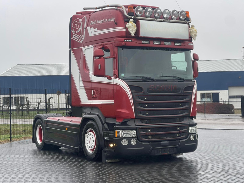 Scania R580 V8 SILVER GRIFFIN 66/100, LIMITED EDITION, FULL AIR, RETARDER. - Nyergesvontató: 1 kép. Scania R580 V8 SILVER GRIFFIN 66/100, LIMITED EDITION, FULL AIR, RETARDER. - Nyergesvontató: 1 kép.